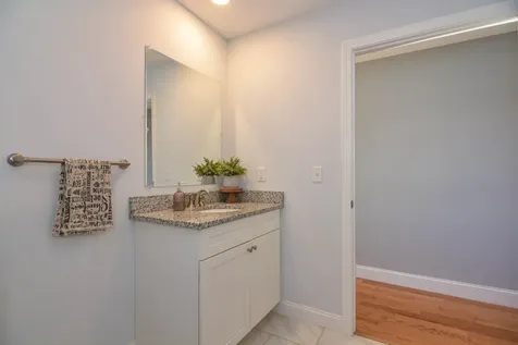 3 Nutfield Court Derry NH 03038