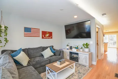 3 Nutfield Court Derry NH 03038