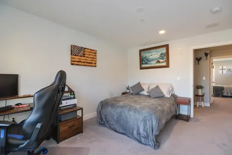 3 Nutfield Court Derry NH 03038