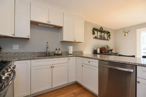 3 Nutfield Court Derry NH 03038