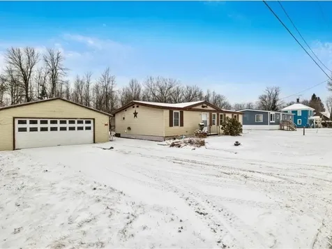 86 Vantine Avenue Alburgh VT 05440