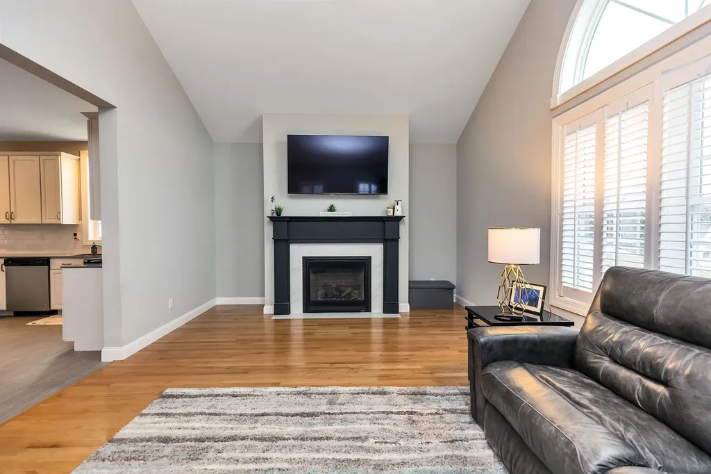 5 Sophie Circle Hooksett NH 03106