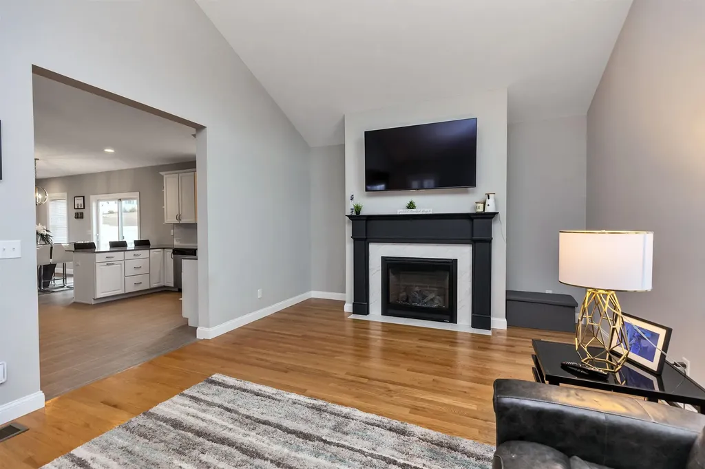 5 Sophie Circle Hooksett NH 03106