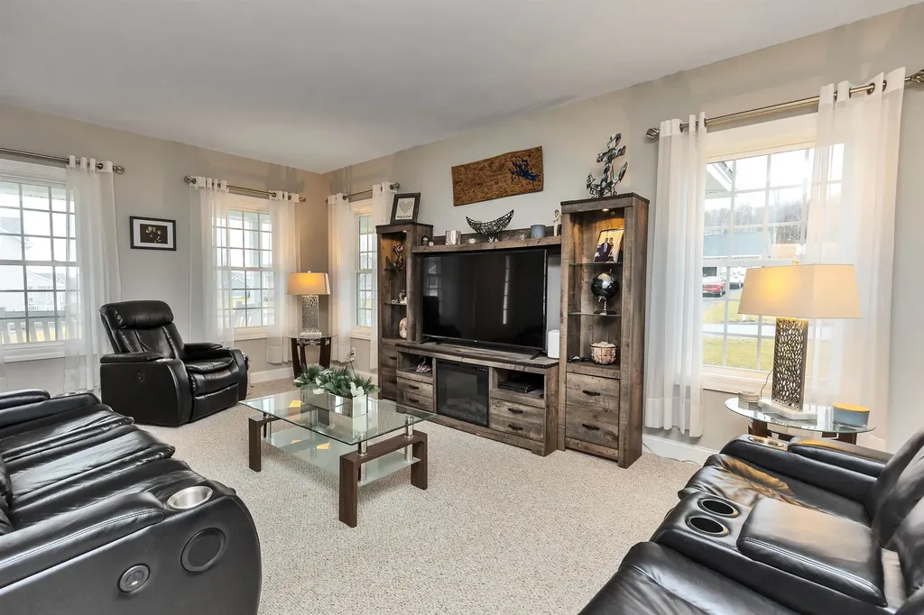 5 Sophie Circle Hooksett NH 03106