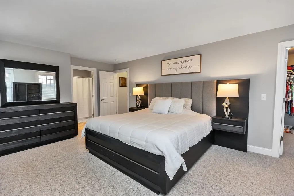 5 Sophie Circle Hooksett NH 03106