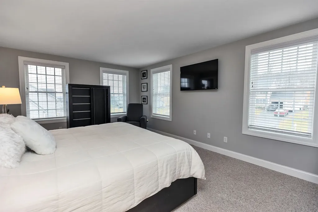 5 Sophie Circle Hooksett NH 03106