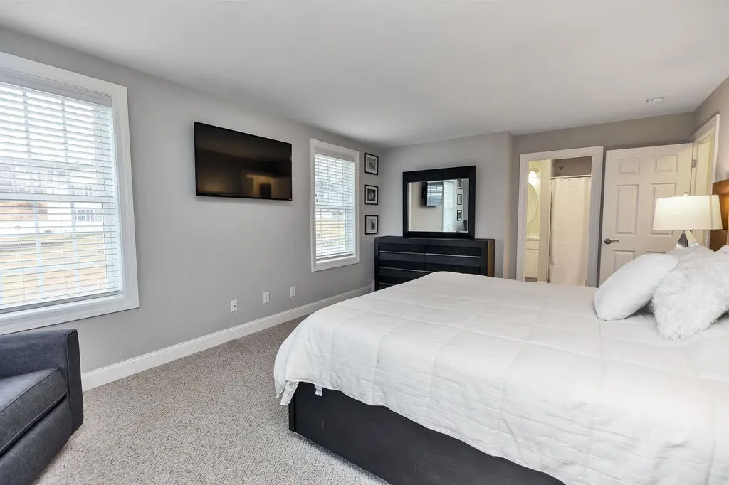 5 Sophie Circle Hooksett NH 03106