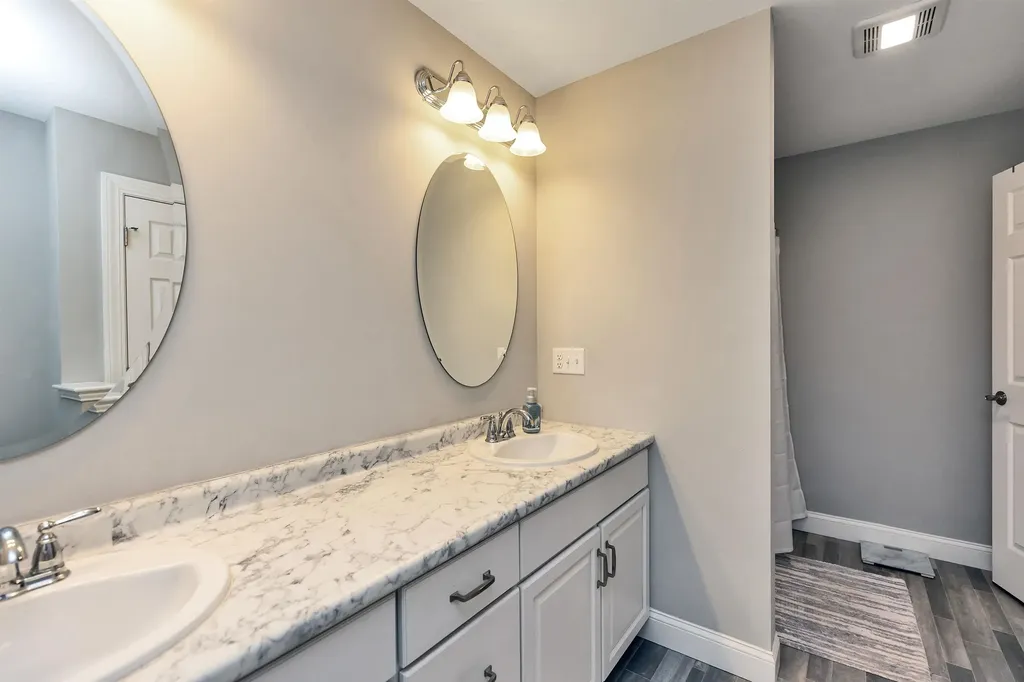 5 Sophie Circle Hooksett NH 03106