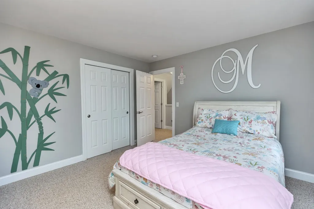 5 Sophie Circle Hooksett NH 03106