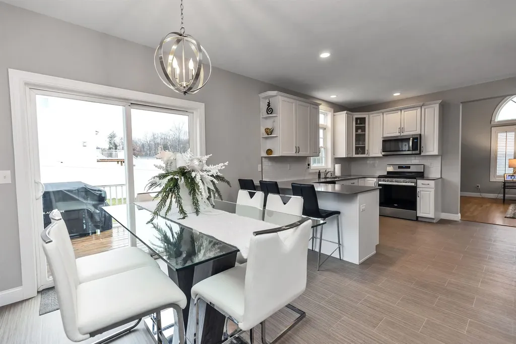 5 Sophie Circle Hooksett NH 03106