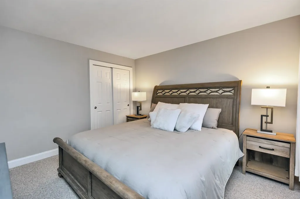 5 Sophie Circle Hooksett NH 03106