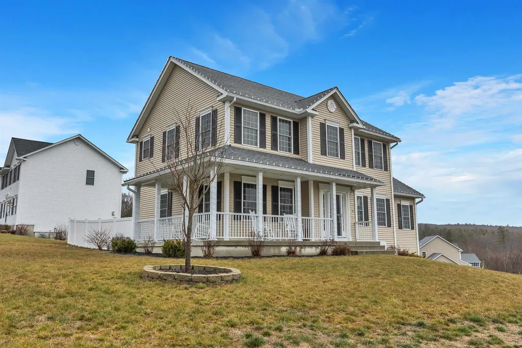 5 Sophie Circle Hooksett NH 03106