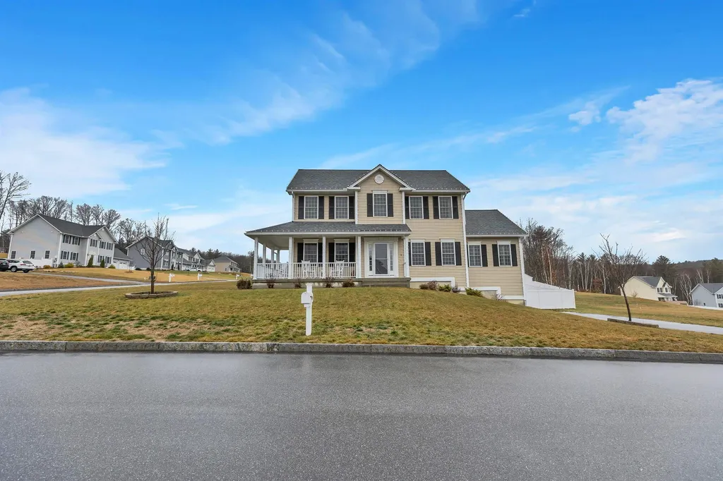 5 Sophie Circle Hooksett NH 03106