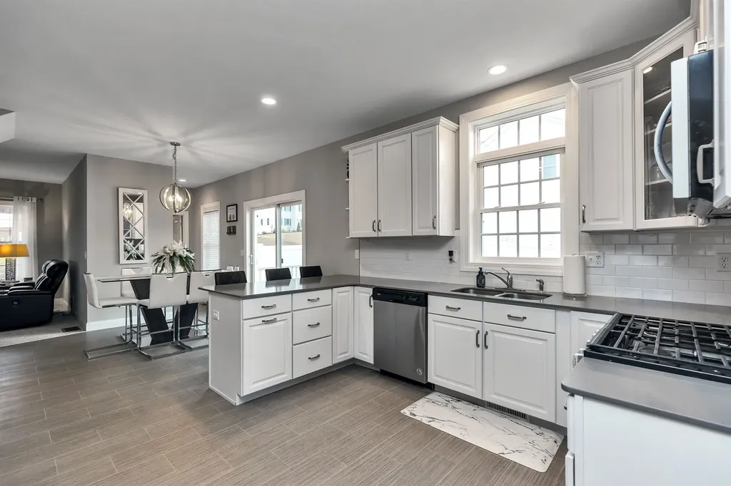 5 Sophie Circle Hooksett NH 03106