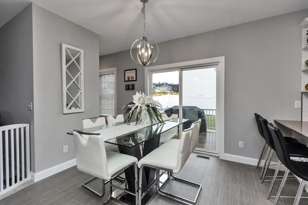 5 Sophie Circle Hooksett NH 03106