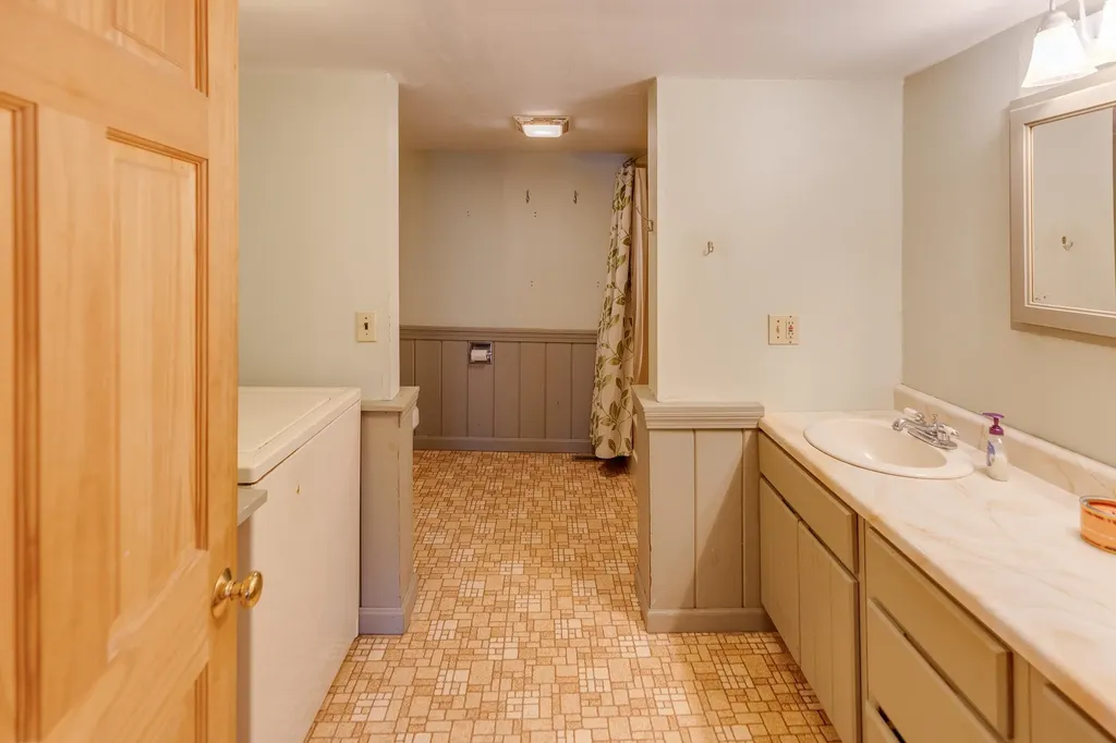 153 Mill Road Rumney NH 03266