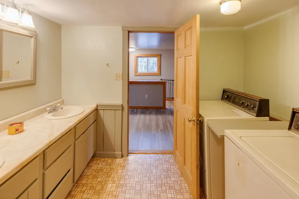 153 Mill Road Rumney NH 03266