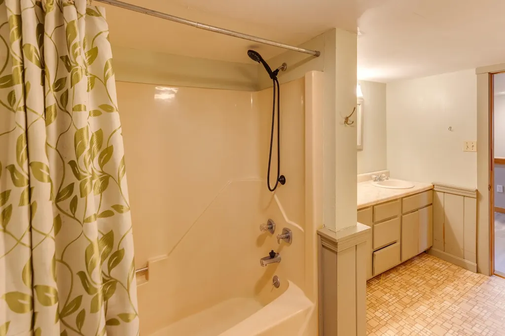 153 Mill Road Rumney NH 03266