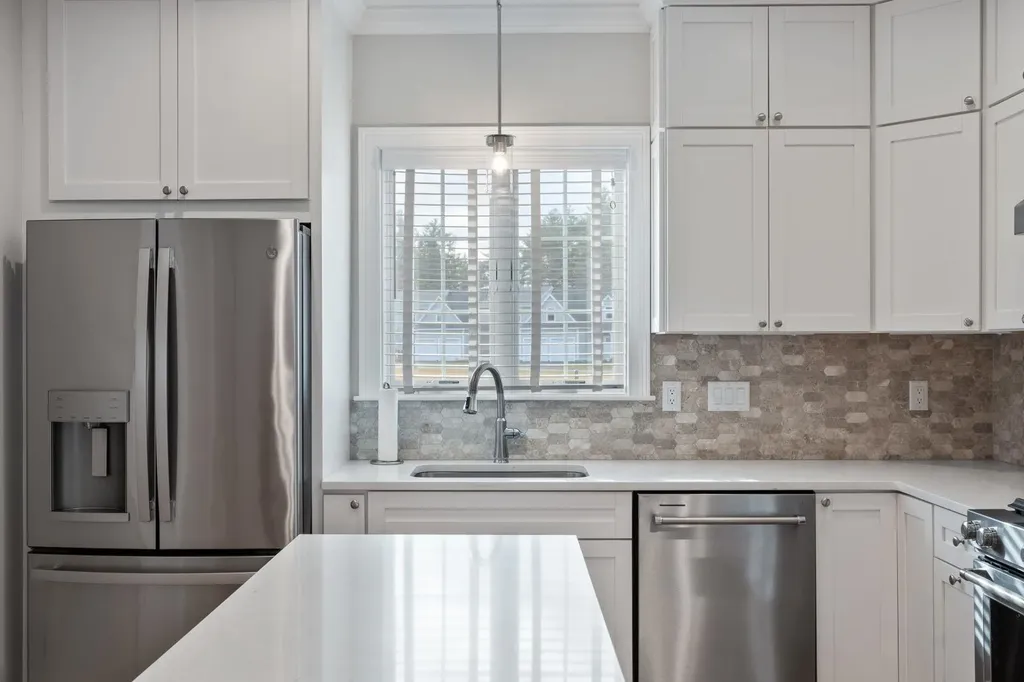 20 Kibrel Court Sandown NH 03873