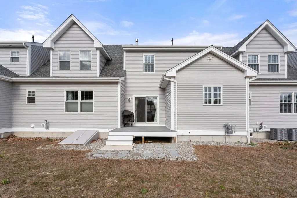 20 Kibrel Court Sandown NH 03873