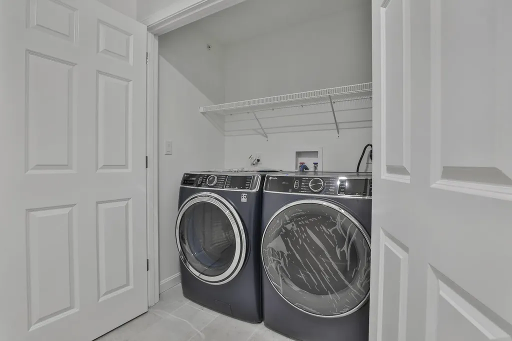 45 Centerwood Way Manchester NH 03102