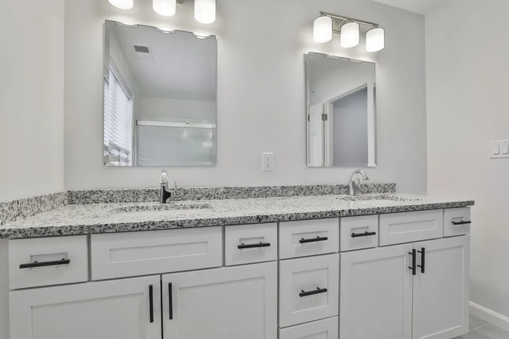 45 Centerwood Way Manchester NH 03102