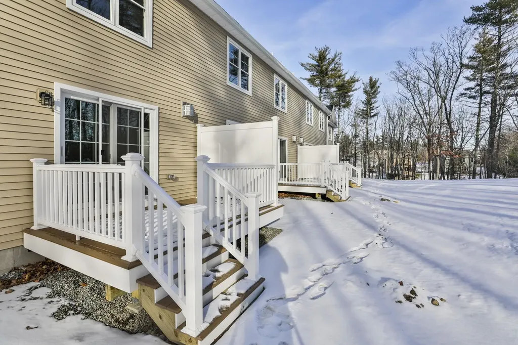 45 Centerwood Way Manchester NH 03102