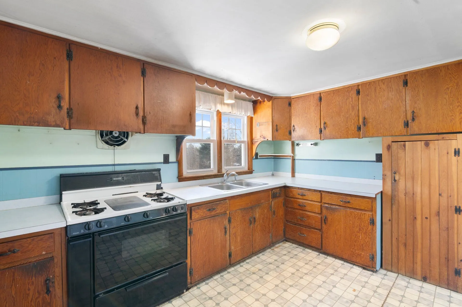 56 Park Laughton Road Dummerston VT 05346