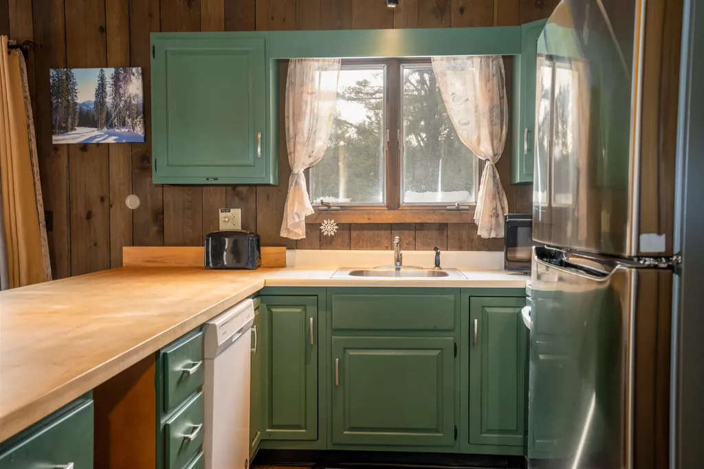 2 Byington Lane Winhall VT 05340