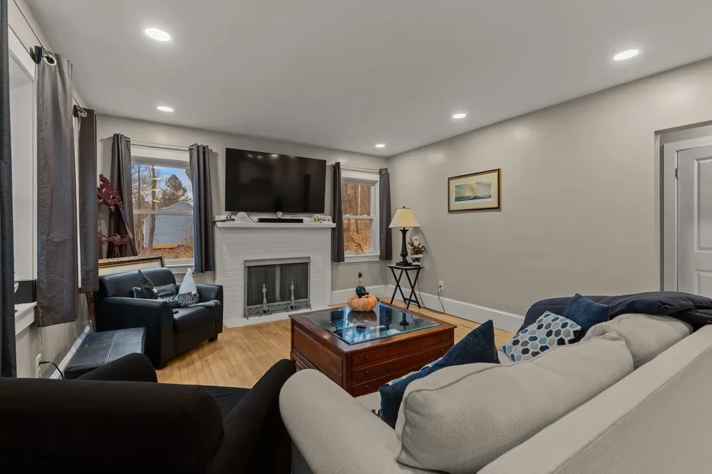 110 Exeter Road Newmarket NH 03857