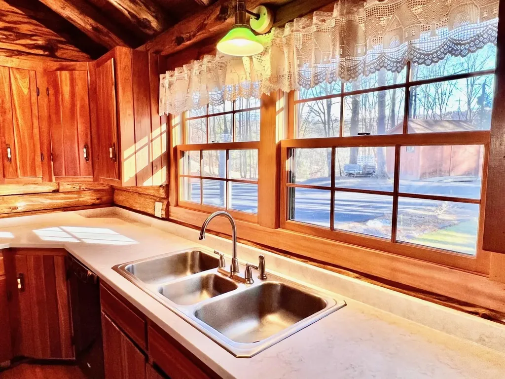 15 Wrobel Road Chesterfield NH 03462