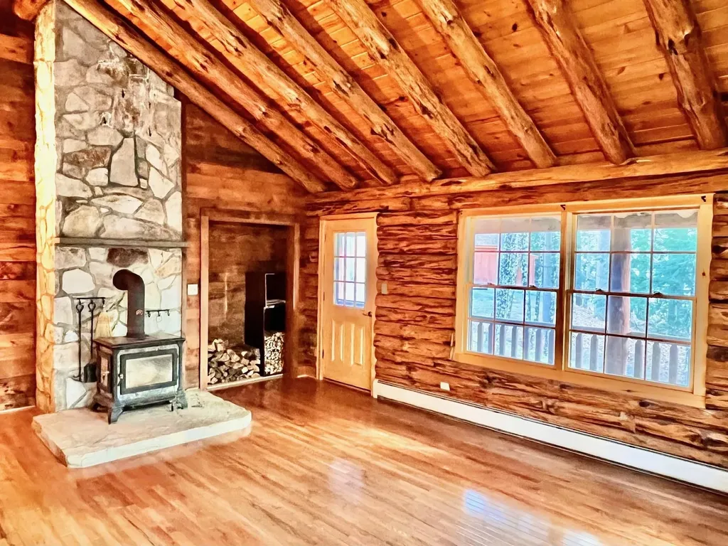 15 Wrobel Road Chesterfield NH 03462