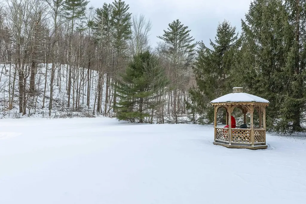 15 Outpost Farms Road Manchester VT 05255