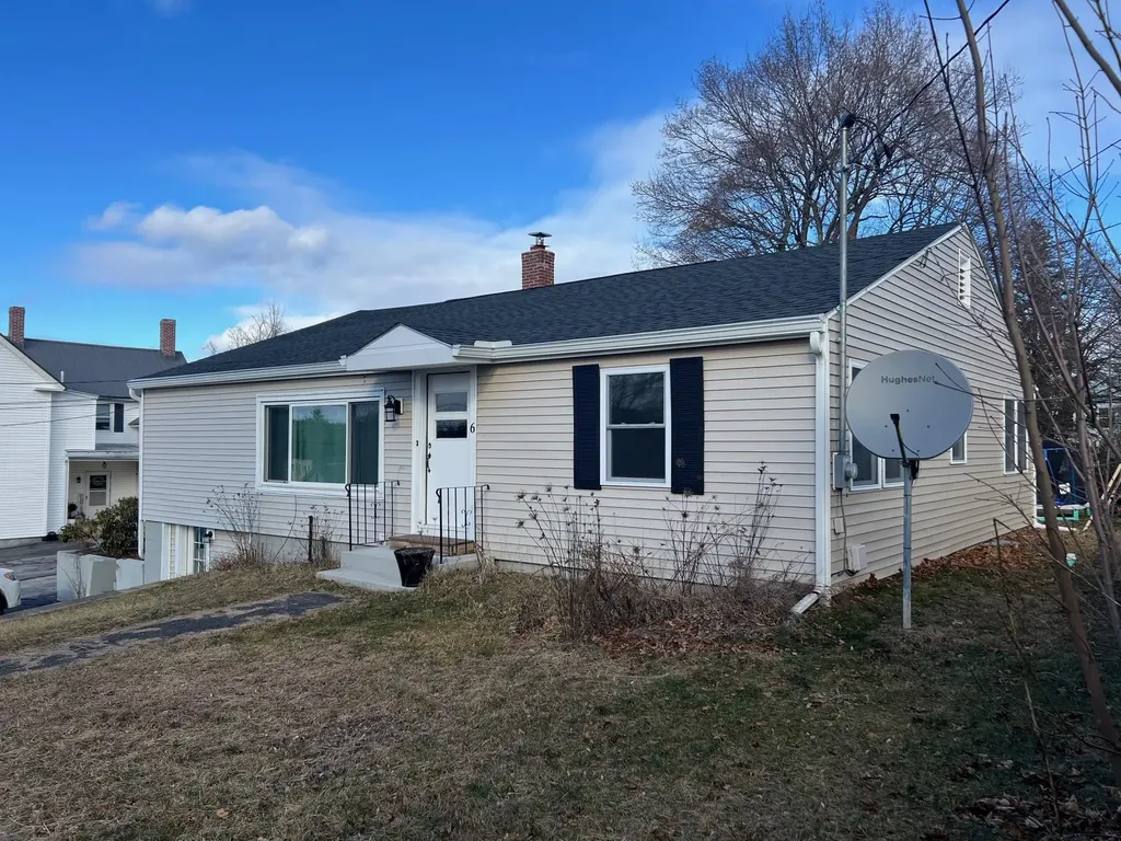 6 Manchester Street Pittsfield NH 03263
