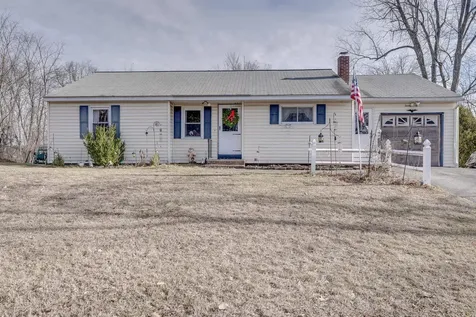 22 Greenlay Street Nashua NH 03063