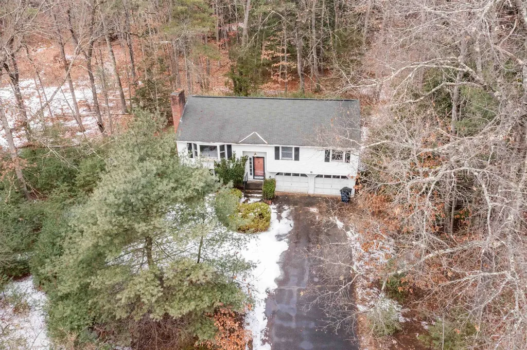 72 Pioneer Drive Nashua NH 03062