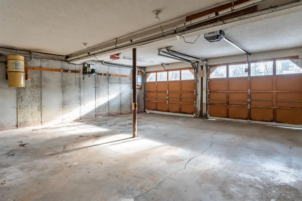 72 Pioneer Drive Nashua NH 03062