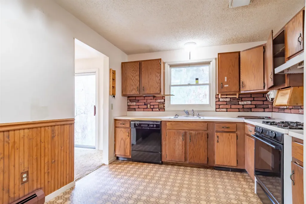 72 Pioneer Drive Nashua NH 03062