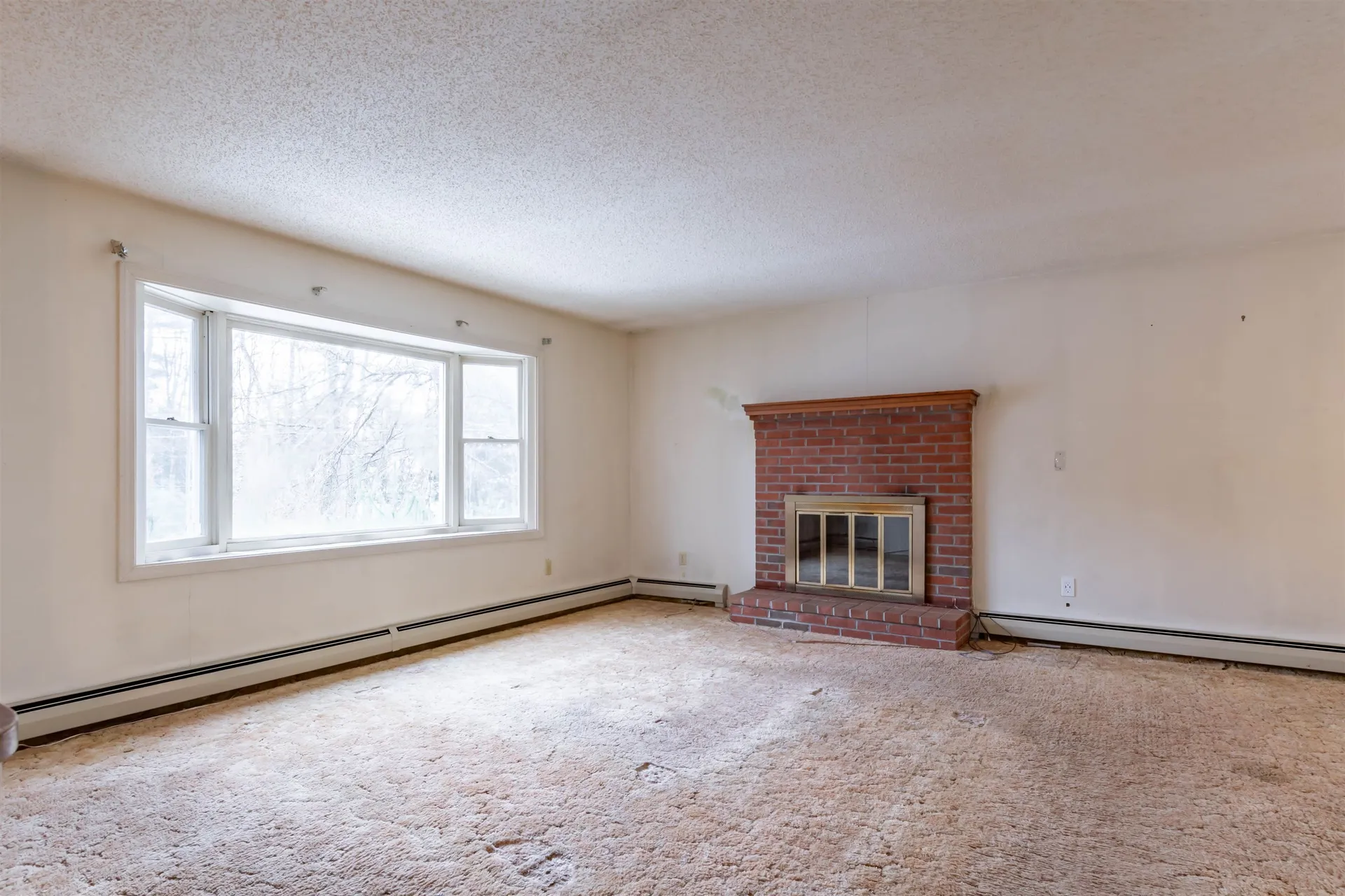 72 Pioneer Drive Nashua NH 03062