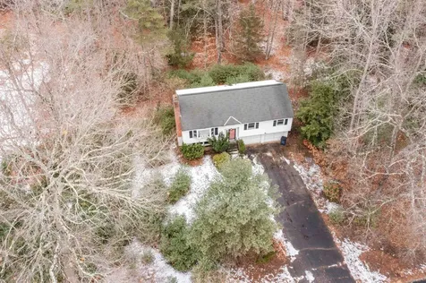 72 Pioneer Drive Nashua NH 03062