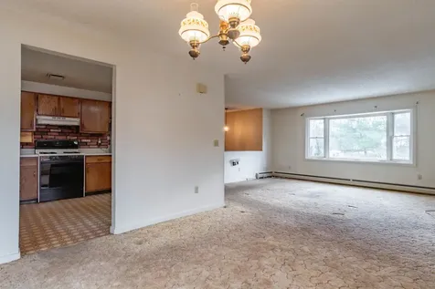 72 Pioneer Drive Nashua NH 03062