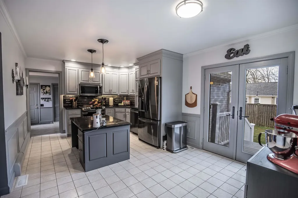 94 Hillhaven Road Manchester NH 03104