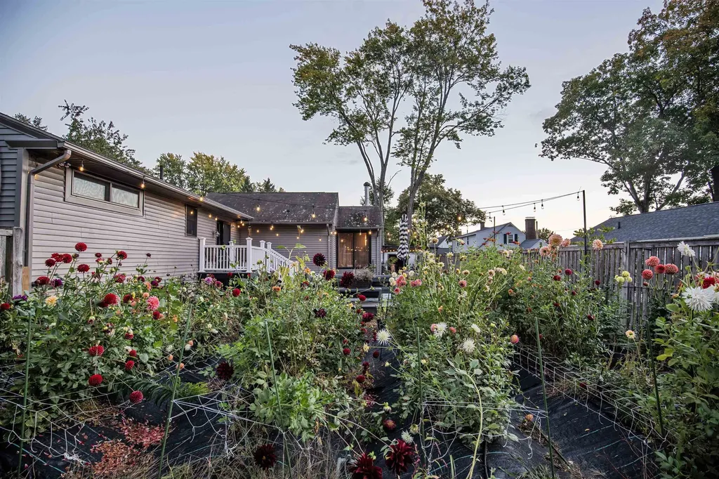 94 Hillhaven Road Manchester NH 03104