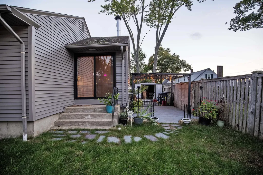 94 Hillhaven Road Manchester NH 03104