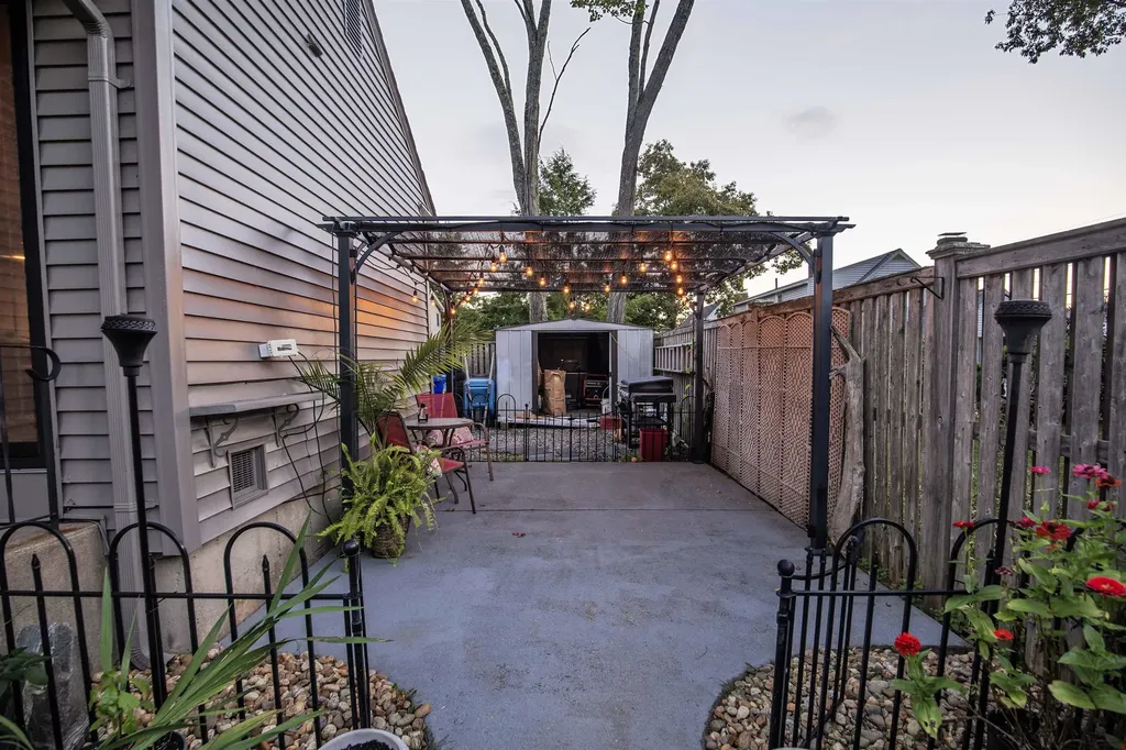 94 Hillhaven Road Manchester NH 03104