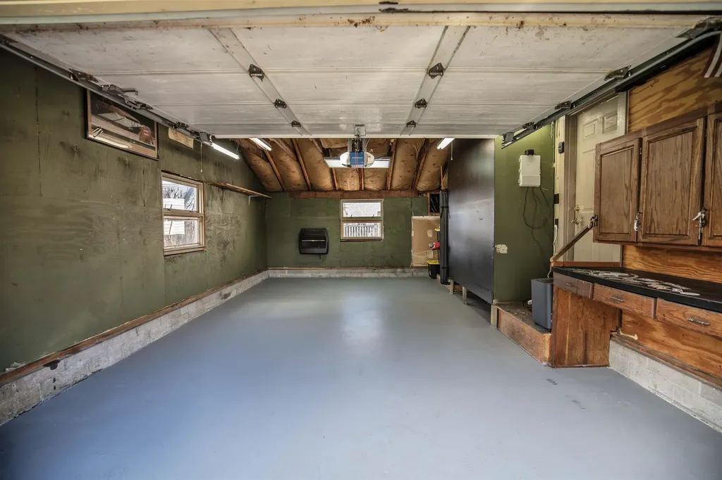 94 Hillhaven Road Manchester NH 03104