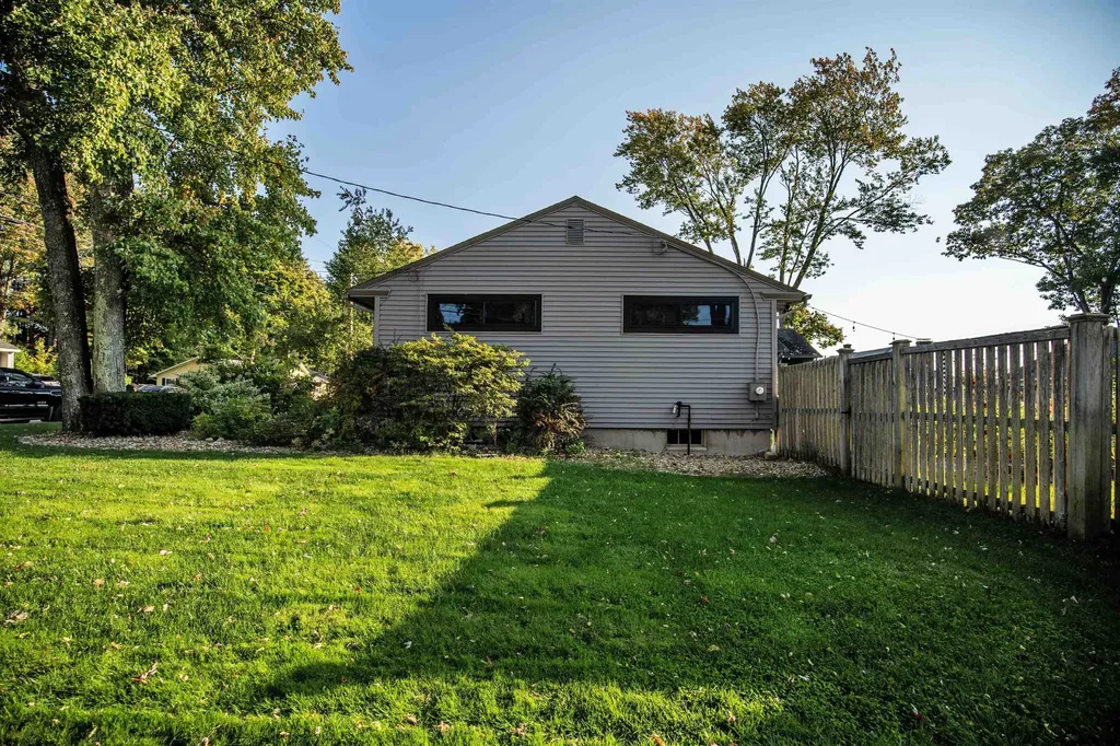 94 Hillhaven Road Manchester NH 03104