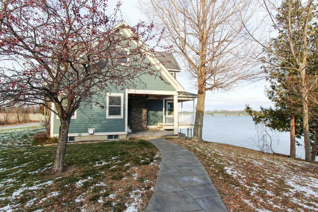 27 Poor Farm Road Alburgh VT 05440