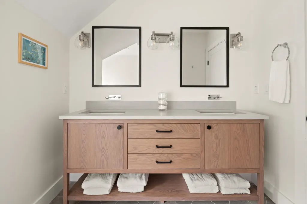 60-C Landing Circle Stowe VT 05672