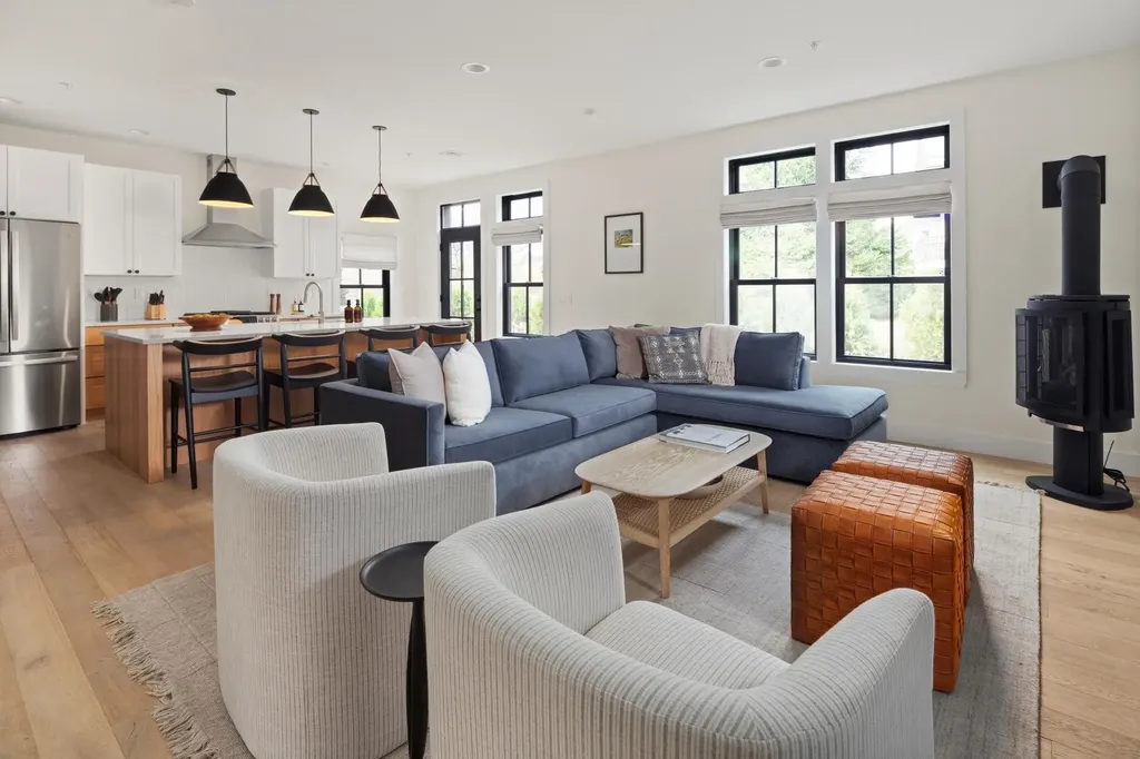 60-C Landing Circle Stowe VT 05672